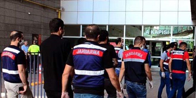 Rüşvet operasyonunda kamu görevlileri dahil 3 kişi tutuklandı