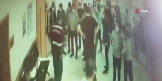 Hastanede dehşet anları, tartıştığı doktor kapıyı kapattı parmağı koptu