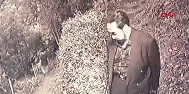 Adnan Oktar, kedicikleriyle, gizli geçitten böyle kaçmış