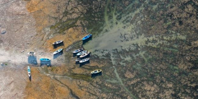 Marmara Gölü'nde su seviyesi yüzde 1,5'a kadar düştü