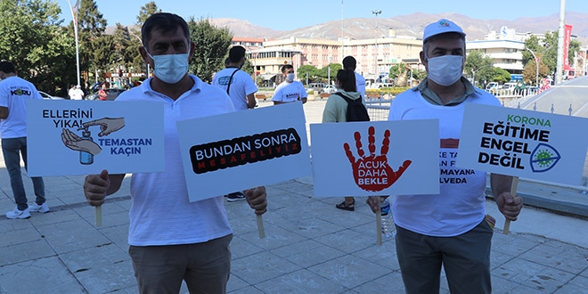 200 öğretmenden 'kurallara uyalım okulları açalım' etkinliği