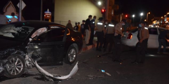 Malatya'da sivil ekip aracı kaza yaptı: 1 polis yaralı