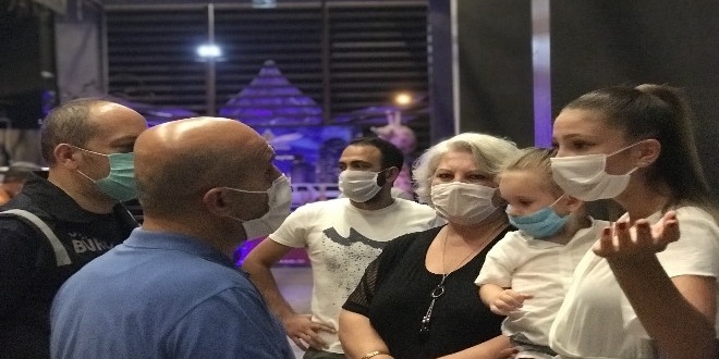 Bursa'da kaçak kına gecesine baskın
