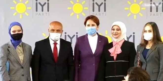 MHP'den ihraç edilen vekil törenle İYİ Parti'ye geçti