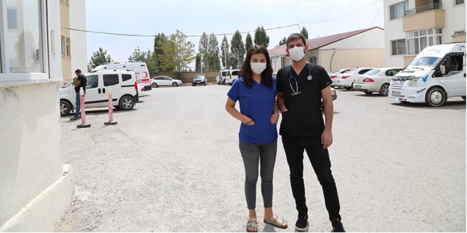 Nikahlarına 2 gün kala virüse yakalanan doktorlar yaşadıklarını anlattı