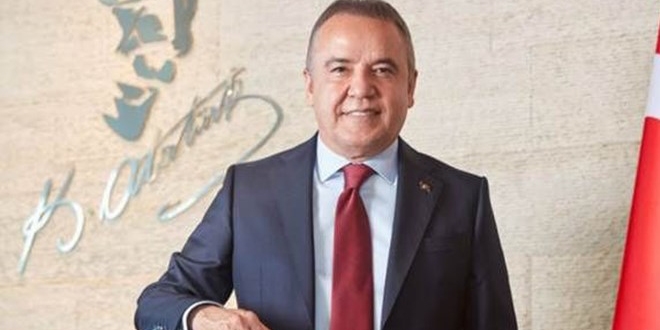 Uyutulan Muhittin Böcek'in sağlık durumu iyiye gidiyor