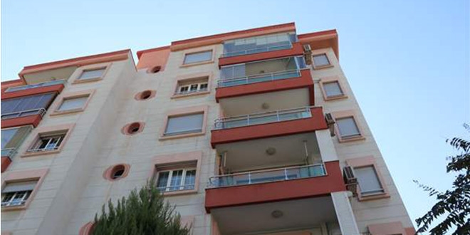 İzmir'de eşini bıçakla öldüren kişi intihar etti
