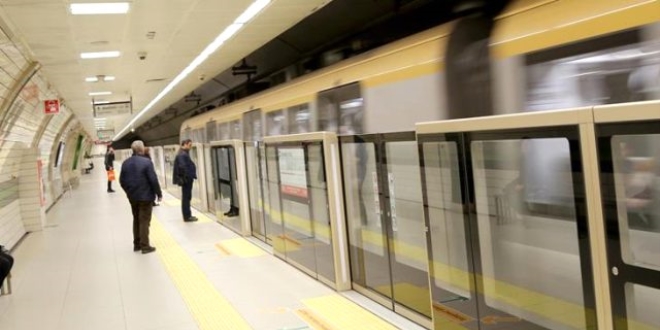 Metro'da, avukatın bacaklarının fotoğrafını çeken şahsa hapis cezası