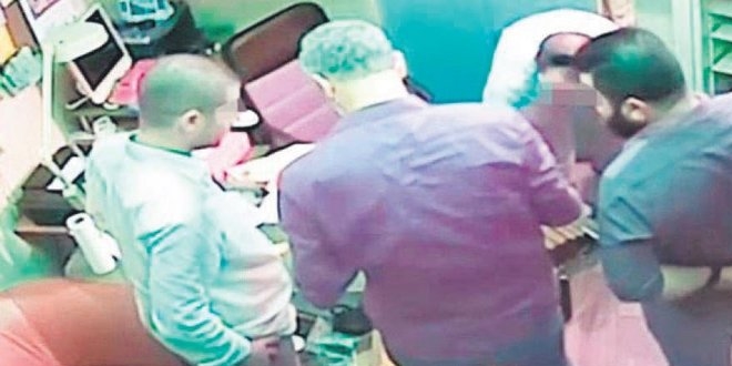 Üç polis mücevher hırsızı çıktı