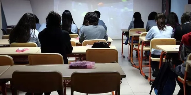 Seminere katılan 32 öğretmen karantinaya alındı