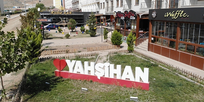Bu ilçedeki iş yerlerinde ve konutlarda yabancı isim kullanılmayacak
