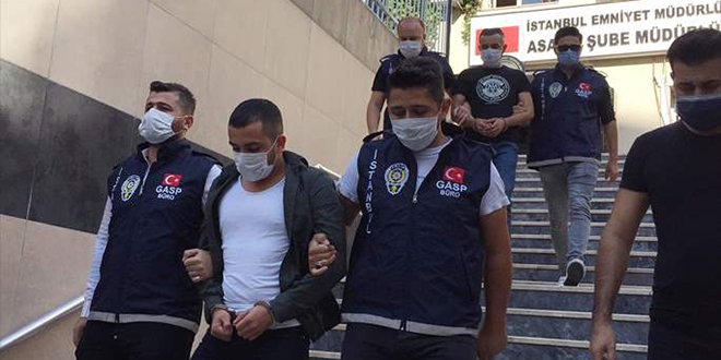 İstanbul Adliyesi önündeki silahlı kavgaya karışan 2 kişi tutuklandı