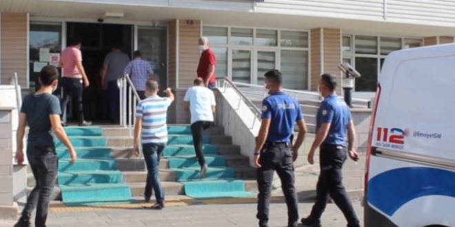 Covid-19 yasağına rağmen 16 kişi kumar oynarken yakalandı