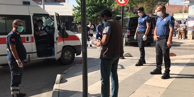 Karantinayı ihlal etti, meydanda polis tarafından yakalandı
