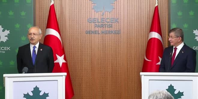 Kılıçdaroğlu Ahmet Davutoğlu'nu ziyaret etti