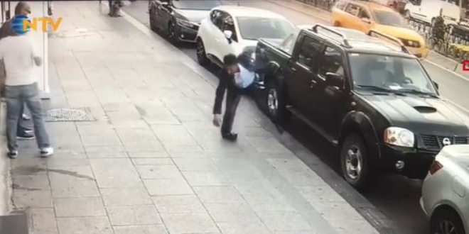 Sokak ortasında silahlı çatışma, olayla ilgisi olmayan vatandaş yaralandı