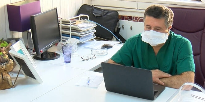 Profesör, yerli aşı çalışması için 'denek' olacağını açıkladı