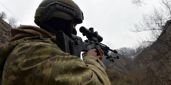 Şırnak'ta bir terörist güvenlik güçlerine teslim oldu