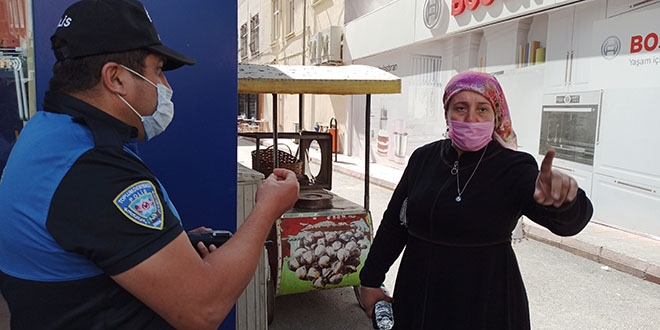 İkinci kez maske kuralını ihlal eden kadından polise pişkin sözler