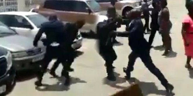 Gine Devlet Başkanı'nın 'bakana dayak' görüntüleri kurgu çıktı