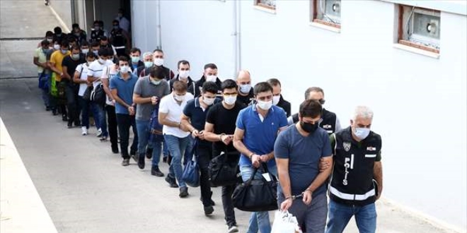 15 ildeki FETÖ operasyonunda gözaltına alınan 6 zanlı tutuklandı