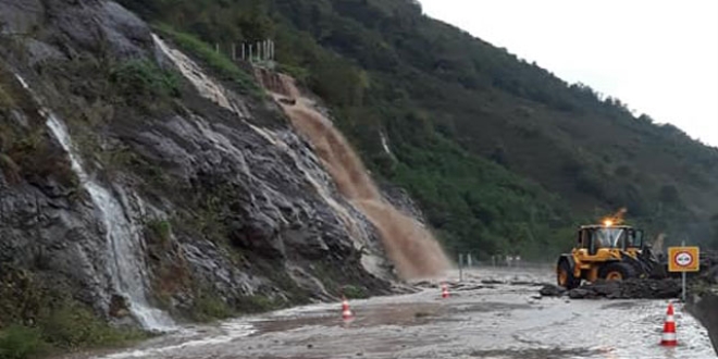 Doğu Karadeniz'de şiddetli yağış etkili oluyor