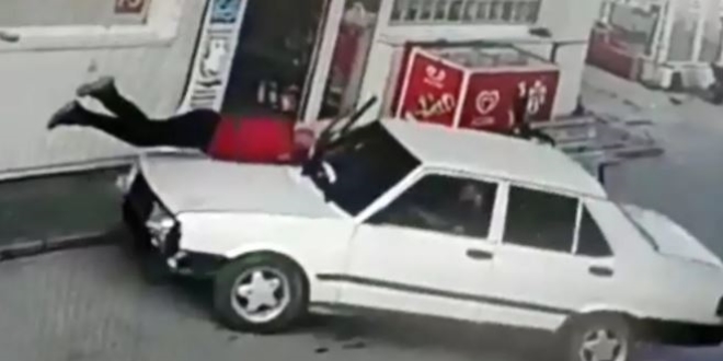 Tartıştığı istasyon görevlisini otomobiliyle ezdi