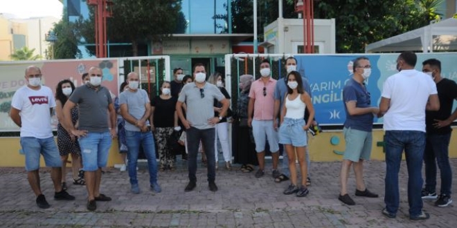Kapatılma kararı alınan özel okulun velileri tepki gösterdi