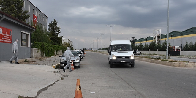 1'i astsubay, 23 asker karantinaya alındı