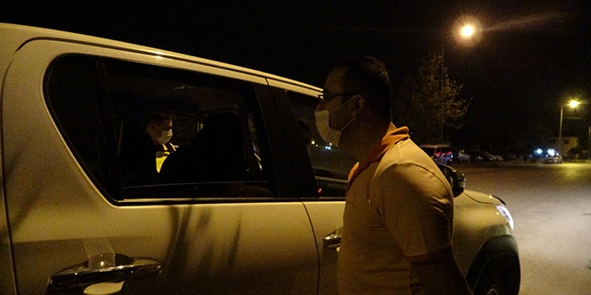 Emniyet mdrnden telefonuna klf takp, maske takmayan srcye sitem