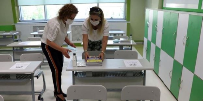 Öğretmenler okulları öğrencileri için hazırlıyor