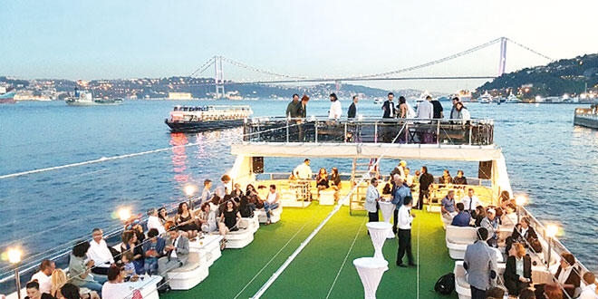 Teknede 'gizli' eğlence rağbet görüyor