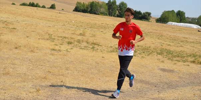 Çobanlık yaparken hazırlandı, Atletizm Şampiyonası'nda birinci oldu