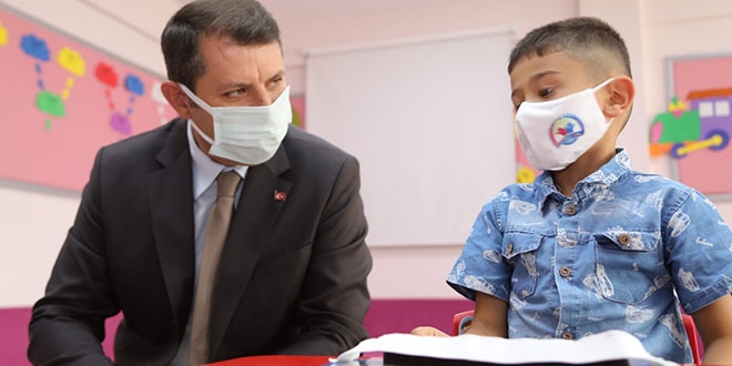 Okulun ilk günü valiye verdiği cevapla herkesi güldürdü