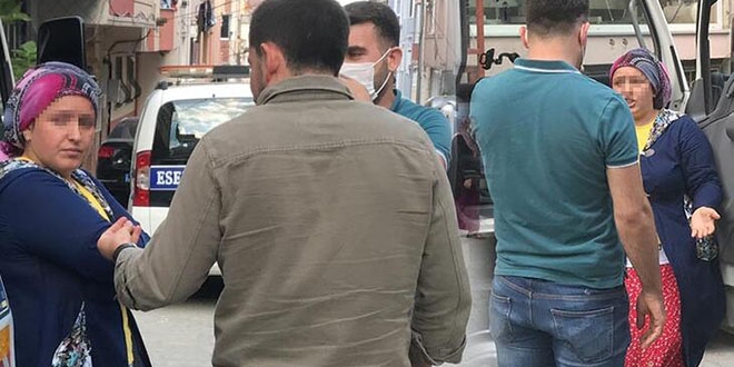 Tartıştığı zabıtanın ayağının üstünden kamyonetle geçti