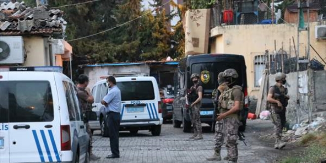 Hatay'da suç örgütlerine yönelik operasyonda 5 kişi gözaltına alındı