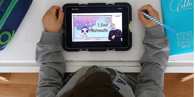 Savunma sanayisinden öğrencilere 19 bin tablet