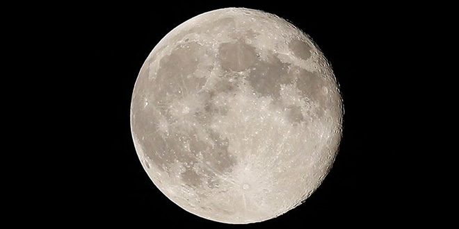 NASA 2024'te Ay'a iki astronot göndermeyi planlıyor