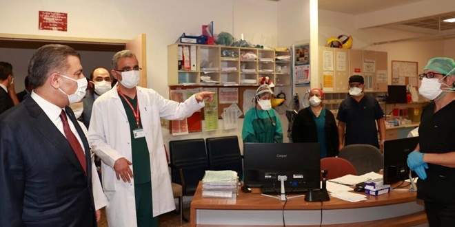 Bakan Koca, şiddete maruz kalan sağlıkçıları ziyaret etti