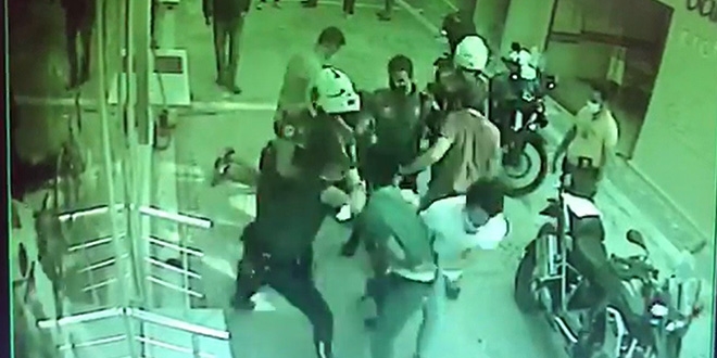 Maske denetiminde ortalık karıştı: 2 polis yaralı