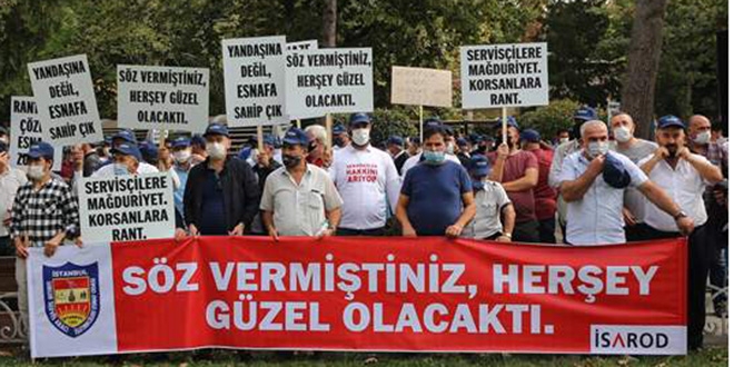 Taksiciler ve servisçiler İBB yönetimini protesto etti