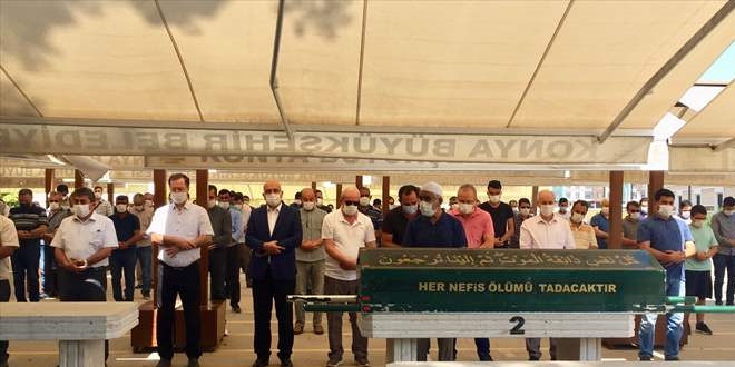 Anne ve babası canlı ders verirken balkondan düşerek hayatını kaybetti