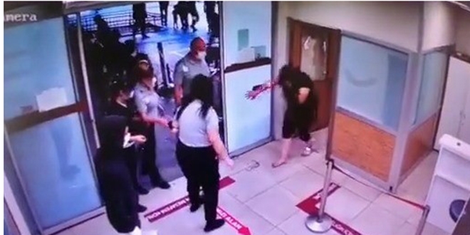 Maske takmadı, uyaran polis ve görevlilere saldırdı, tutuklandı