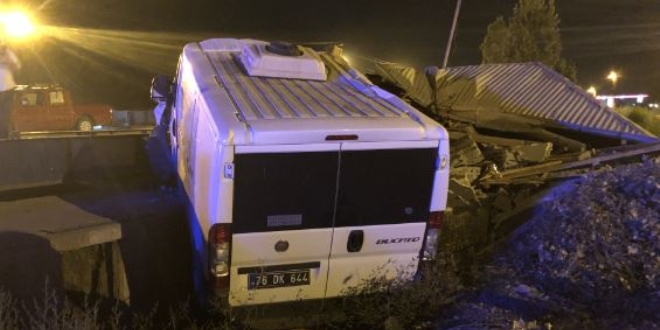 Idr'da filyasyon ekibi kaza yapt: 2 yaral
