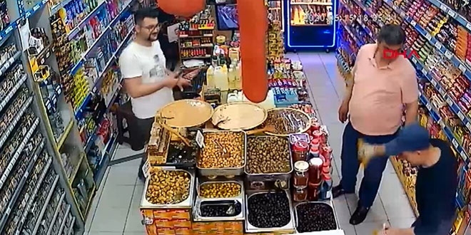 Alışveriş yaparken dans etmeden marketten çıkmıyorlar