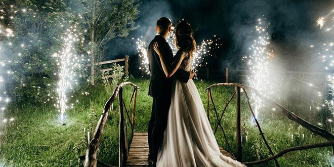 Korona olduklarını bilen gelin ve damat düğün yaptı