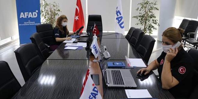 Evlerinde izolasyondaki kişileri her gün tek tek arıyorlar