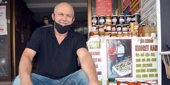 İnternetten öğrenerek yetiştirdiği kudret narını yurt dışına satıyor