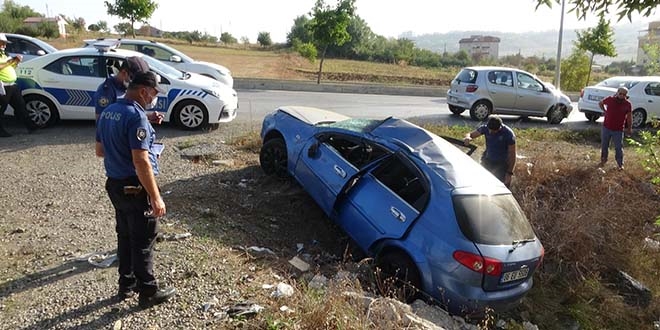 Komiser yardımcısı ve mühendis eşi kazada yaralandı
