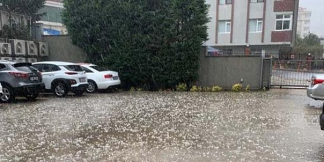 İstanbul'da ceviz büyüklüğünde dolu yağışı